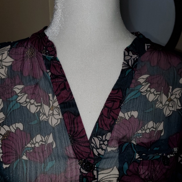 Sheer and lovely button up top - Picture 2 of 5